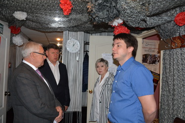 Депутаты осмотрели помещение муниципального театра драмы, музыки и поэзии «Балаганчикъ»